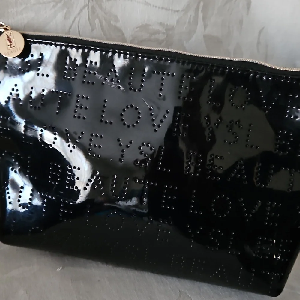 Yves Saint Laurent Cosmetics Bag. - Picture 5 of 11
